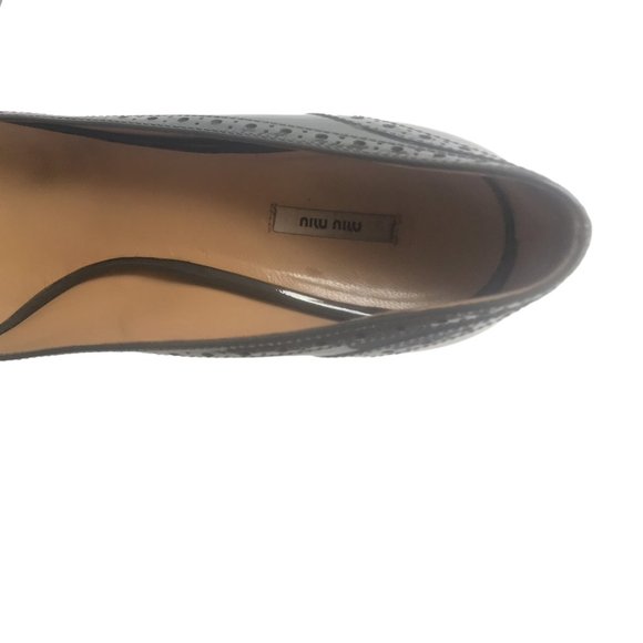 MIU MIU SAGE GREEN GREY SPECTATOR Patent Leather Round-Toe Heels! Size 37.5! - Picture 7 of 7